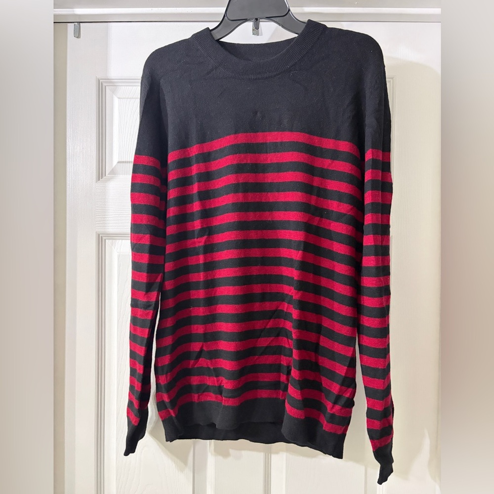 SAMSOE Black Crewneck Sweater with Red Stripes
